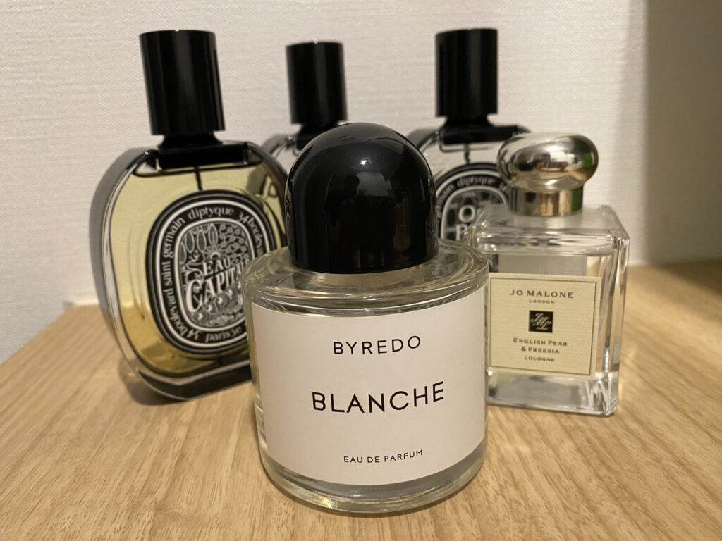 バイレード ブランシュと他の人気香水の比較